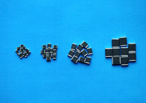 浪涌防護專用QV1812貼片壓敏電阻